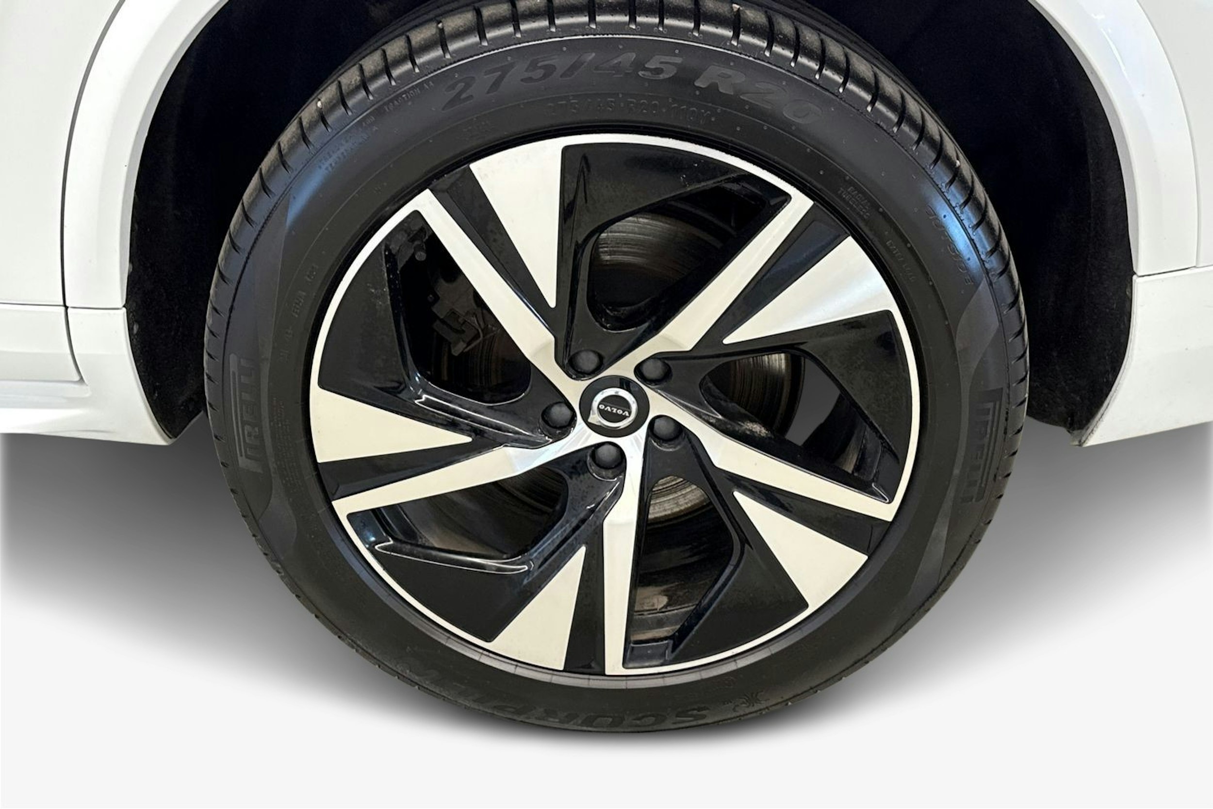 valkoinen Volvo XC90 2021 kuva 11.