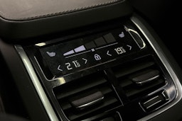 valkoinen Volvo XC90 2021 kuva 27.