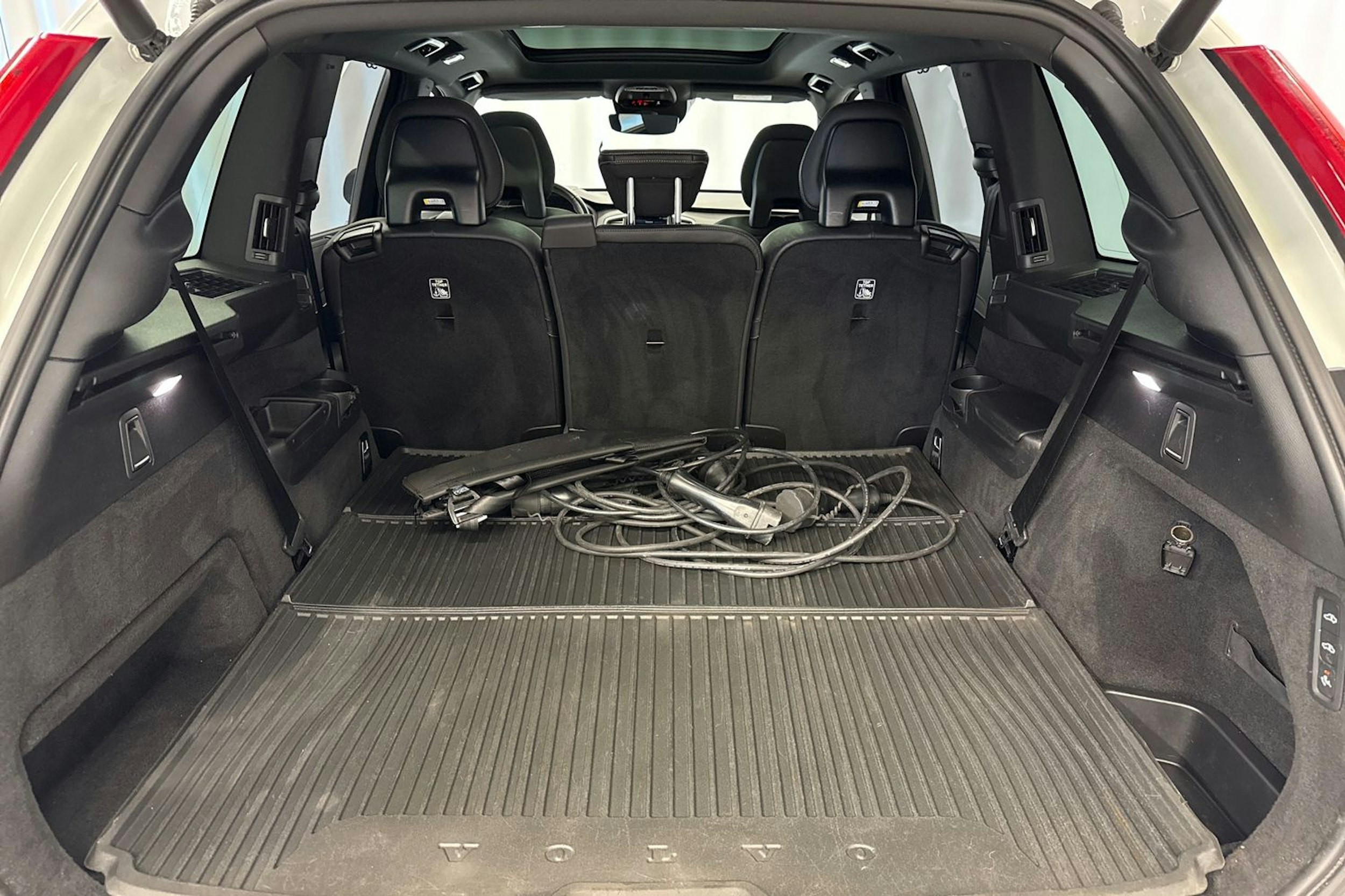 valkoinen Volvo XC90 2021 kuva 28.