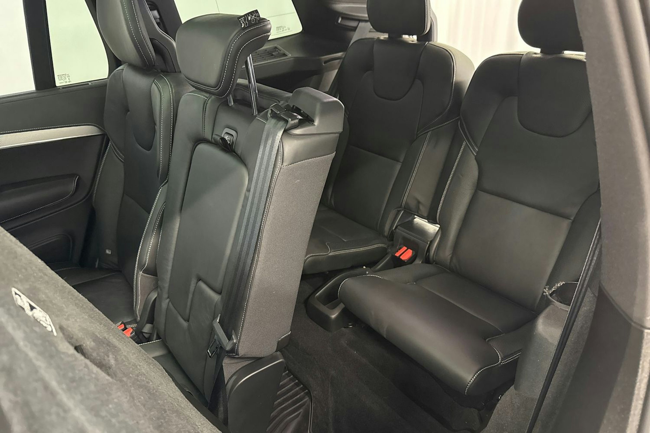 valkoinen Volvo XC90 2021 kuva 30.