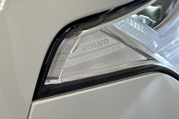valkoinen Volvo XC90 2021 kuva 34.