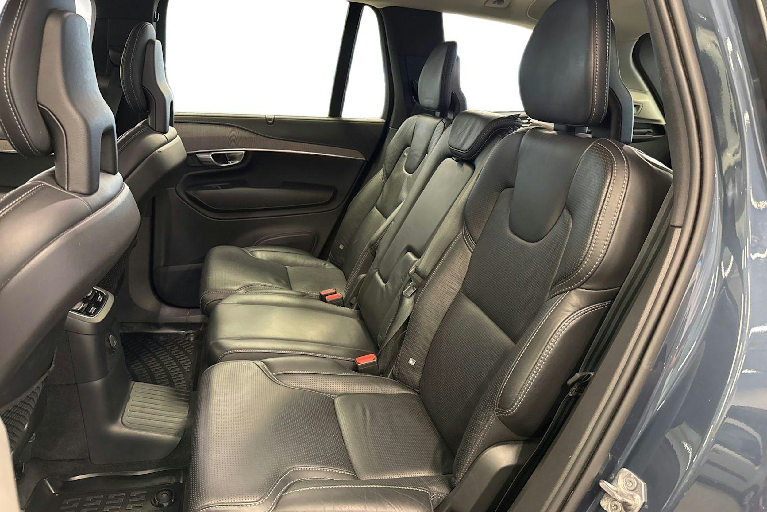 Sininen Volvo XC90 2021 kuva 10.