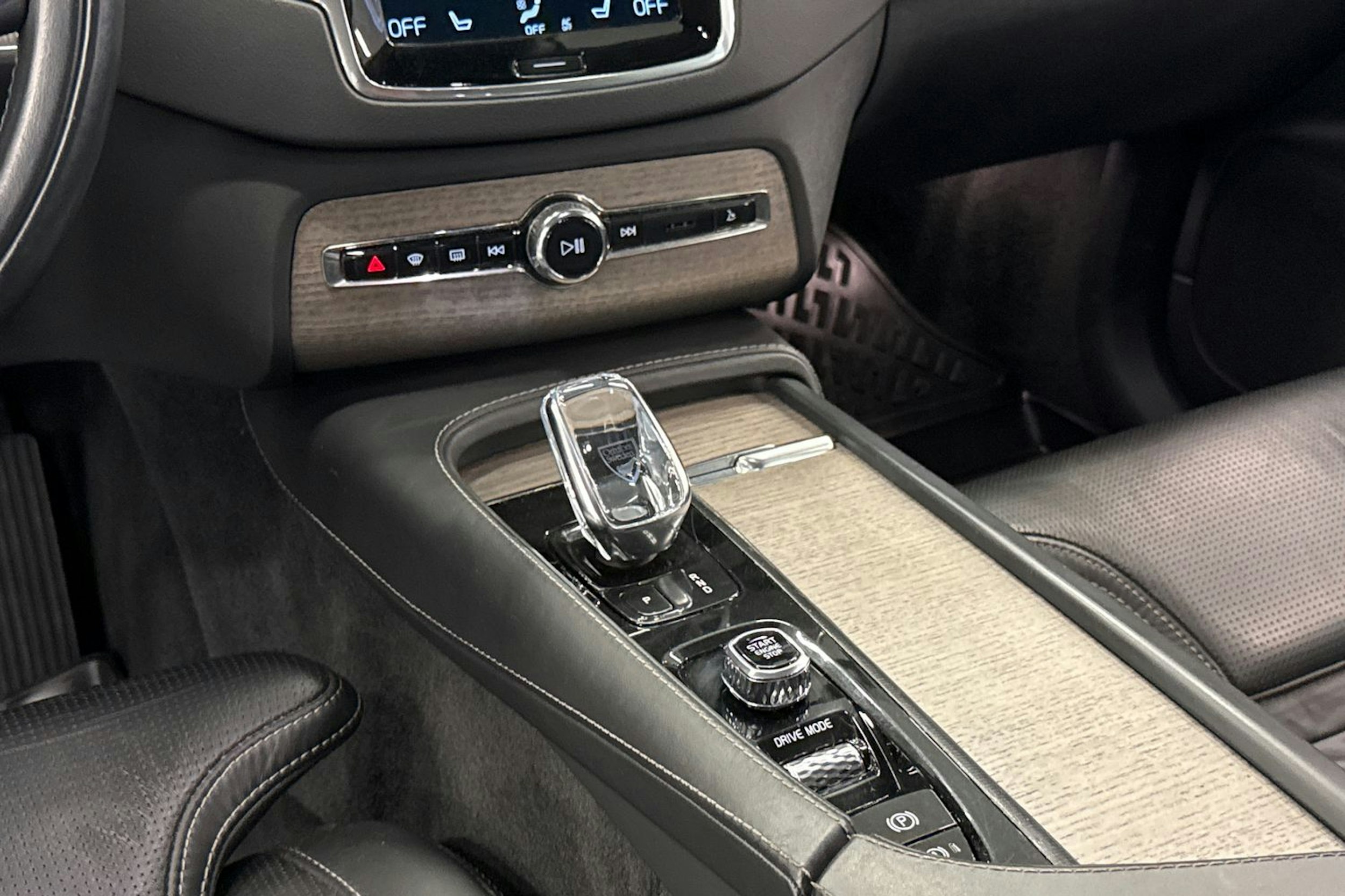 Sininen Volvo XC90 2021 kuva 17.