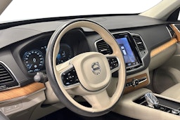 musta Volvo XC90 2022 kuva 7.