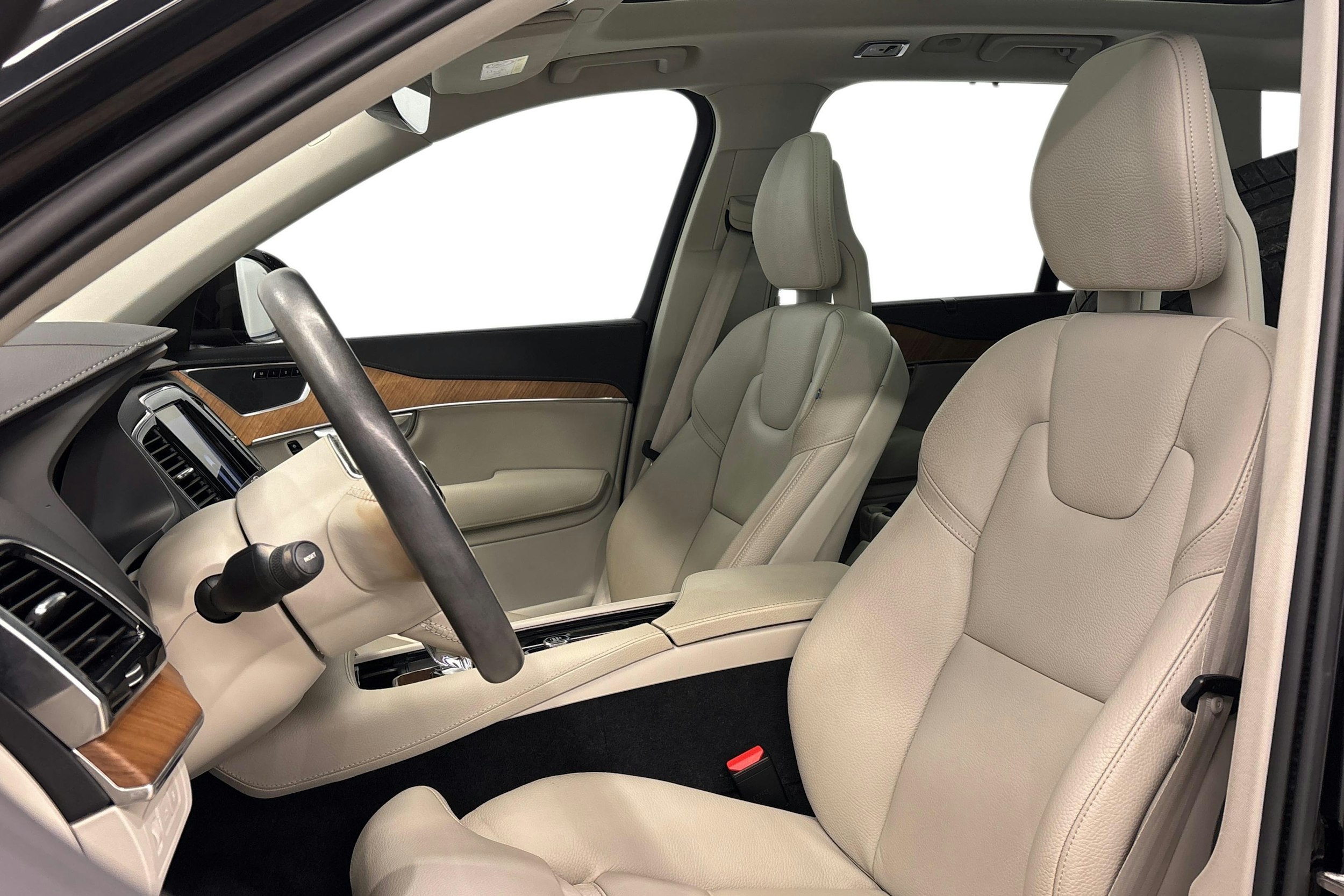 musta Volvo XC90 2022 kuva 9.