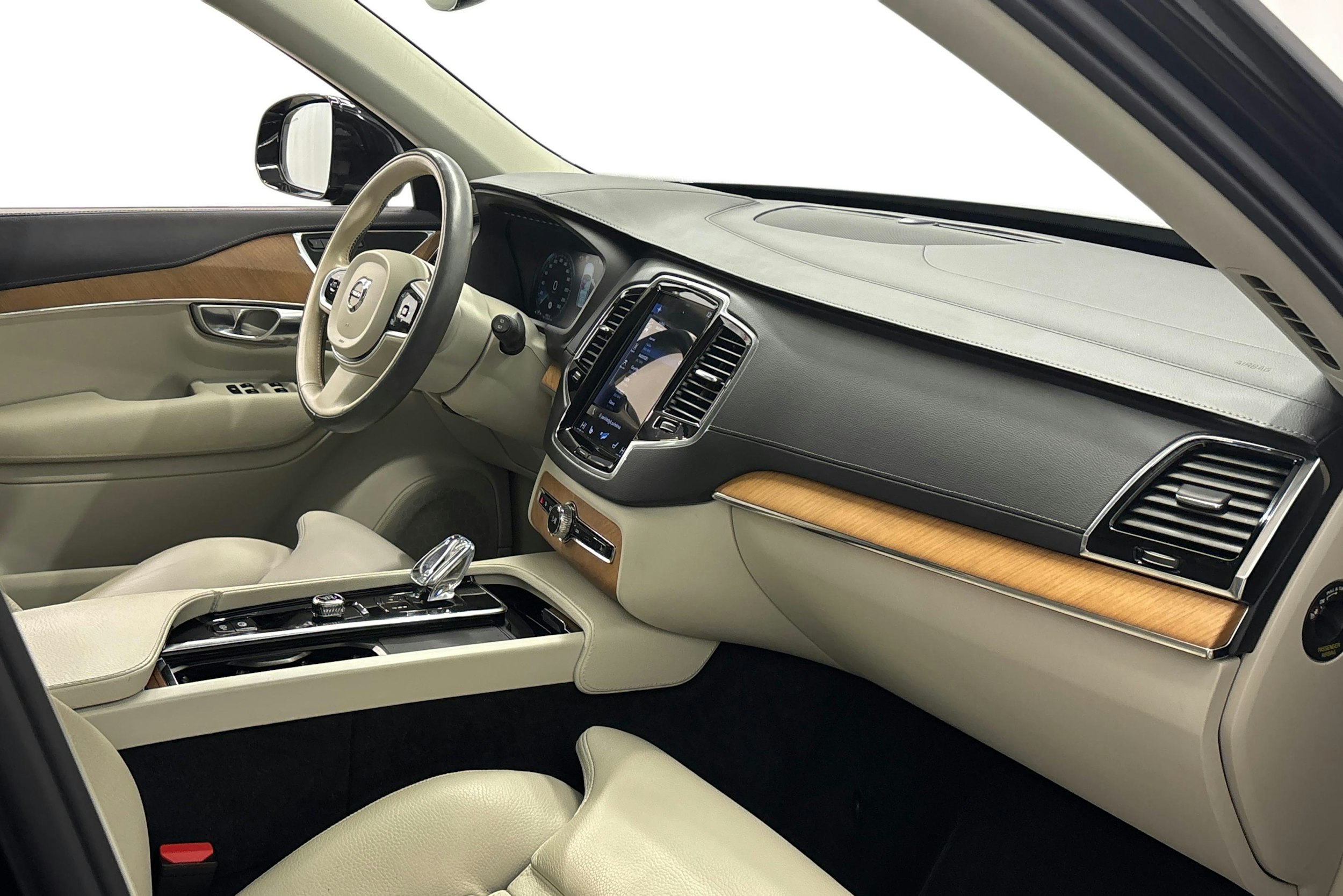 musta Volvo XC90 2022 kuva 10.