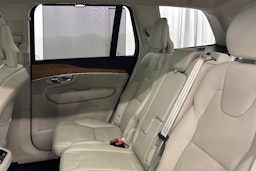 musta Volvo XC90 2022 kuva 13.