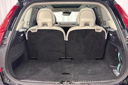 musta Volvo XC90 2022 kuva 15.