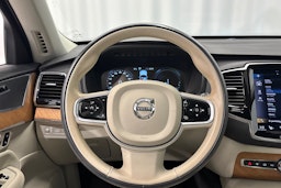 musta Volvo XC90 2022 kuva 17.