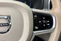 musta Volvo XC90 2022 kuva 19.