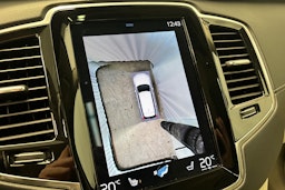 musta Volvo XC90 2022 kuva 21.