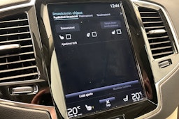 musta Volvo XC90 2022 kuva 24.