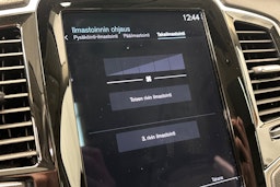 musta Volvo XC90 2022 kuva 25.