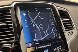 musta Volvo XC90 2022 kuva 26.