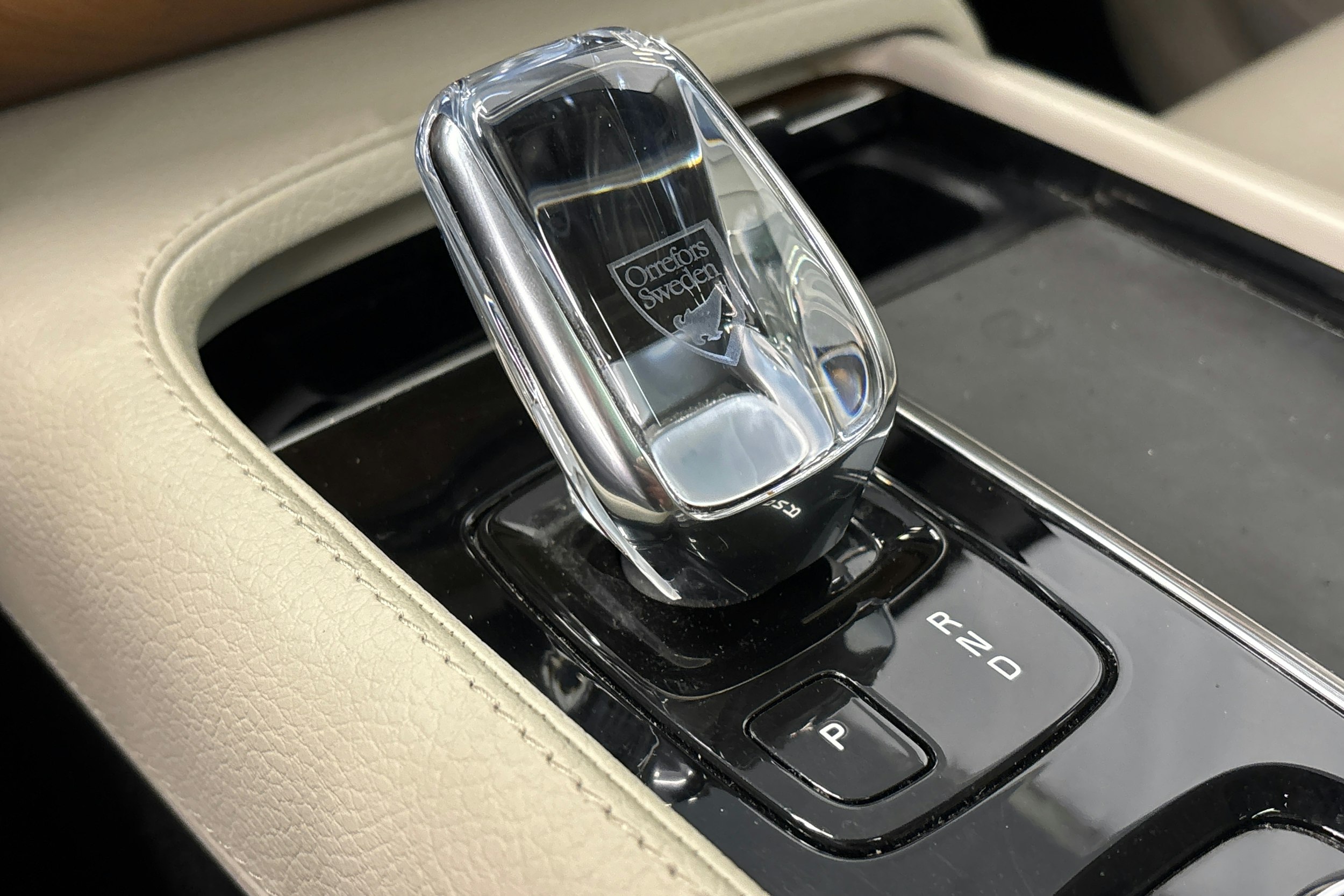 musta Volvo XC90 2022 kuva 28.