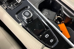 musta Volvo XC90 2022 kuva 29.