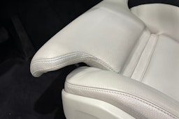 musta Volvo XC90 2022 kuva 32.