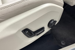 musta Volvo XC90 2022 kuva 34.