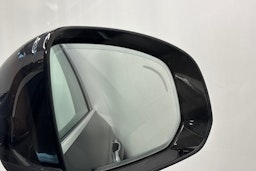 musta Volvo XC90 2022 kuva 35.