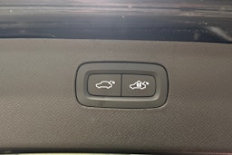 musta Volvo XC90 2022 kuva 38.