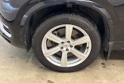 musta Volvo XC90 2022 kuva 40.