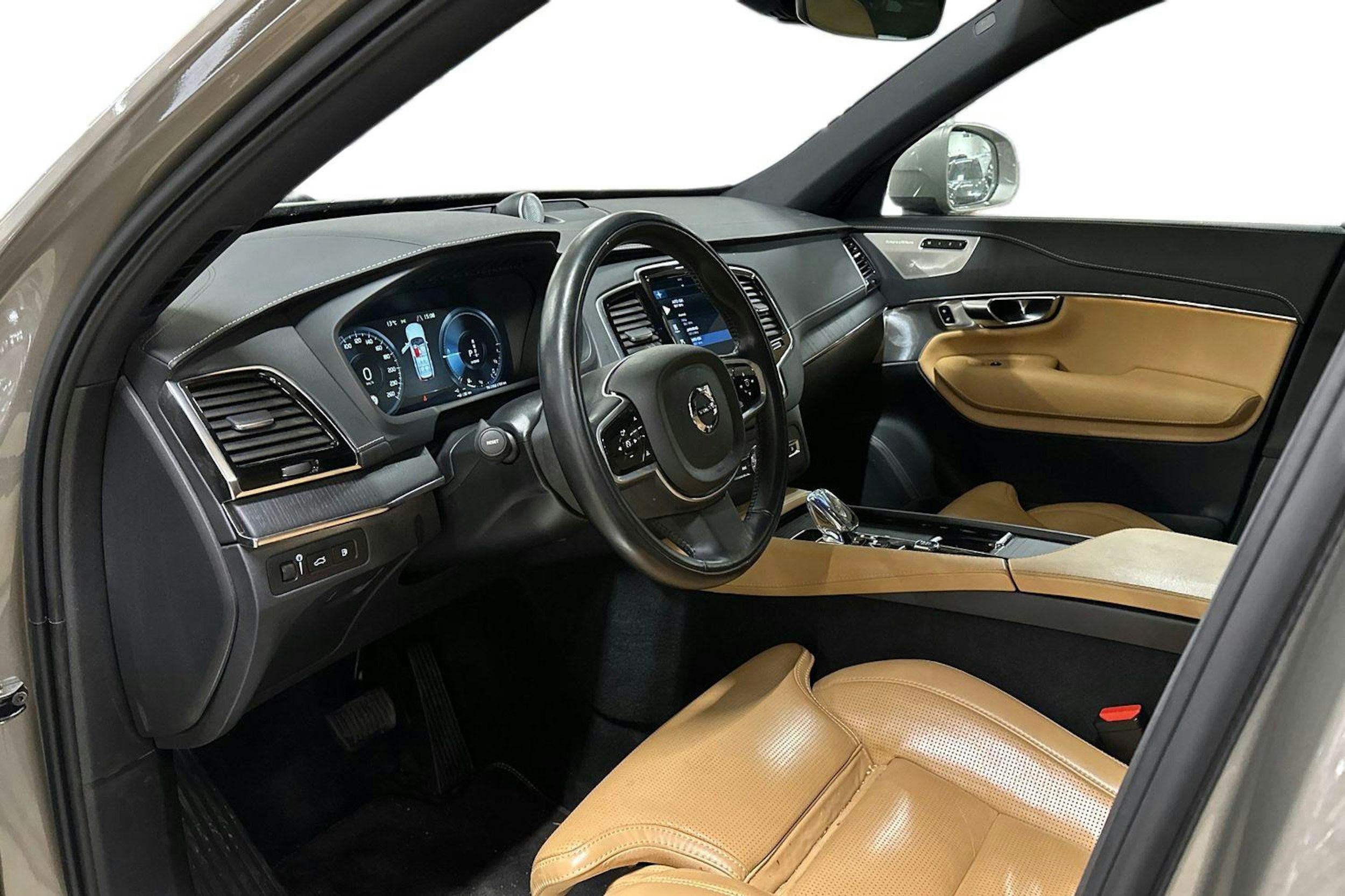 harmaa Volvo XC90 2021 kuva 3.