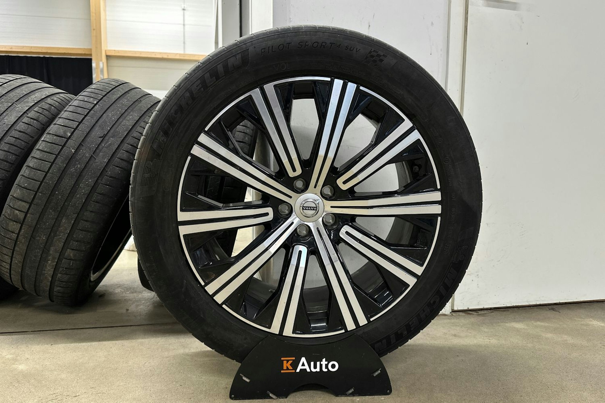 harmaa Volvo XC90 2022 kuva 13.