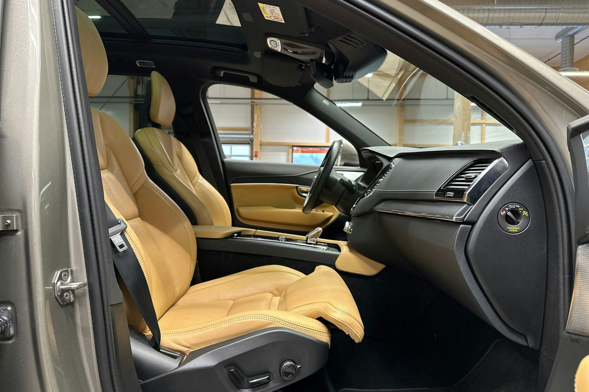 harmaa Volvo XC90 2022 kuva 14.