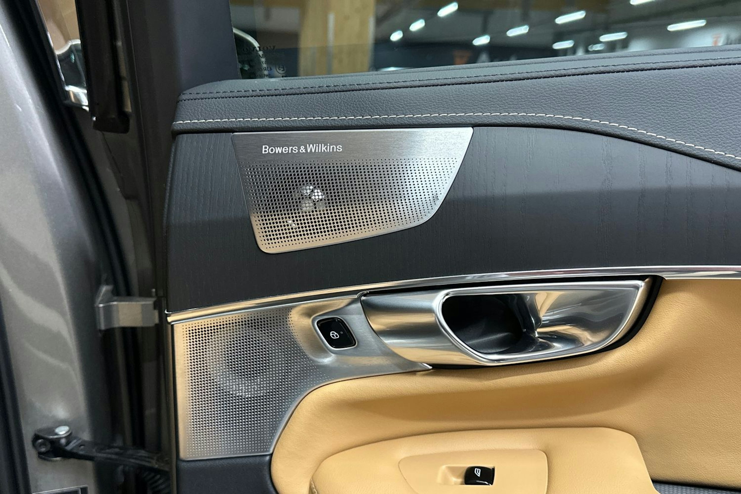 harmaa Volvo XC90 2022 kuva 17.