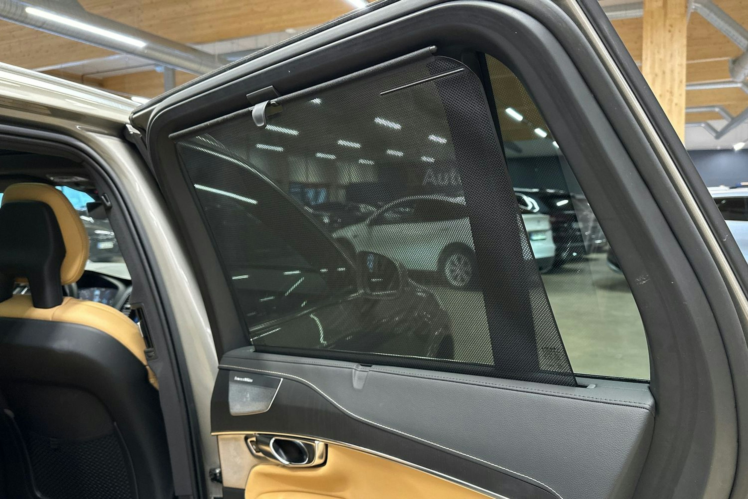 harmaa Volvo XC90 2022 kuva 18.