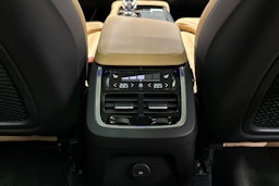 harmaa Volvo XC90 2022 kuva 19.