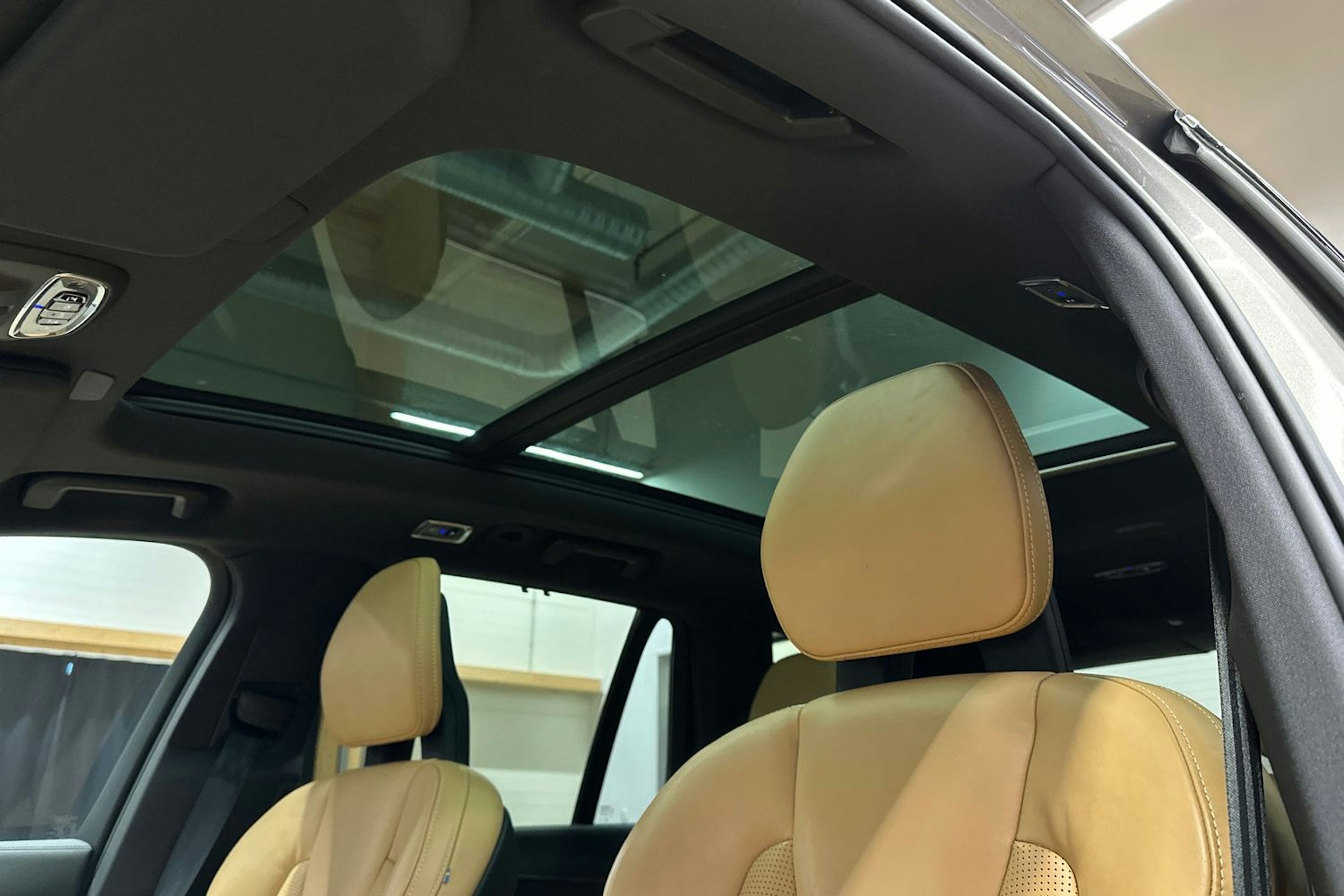 harmaa Volvo XC90 2022 kuva 21.