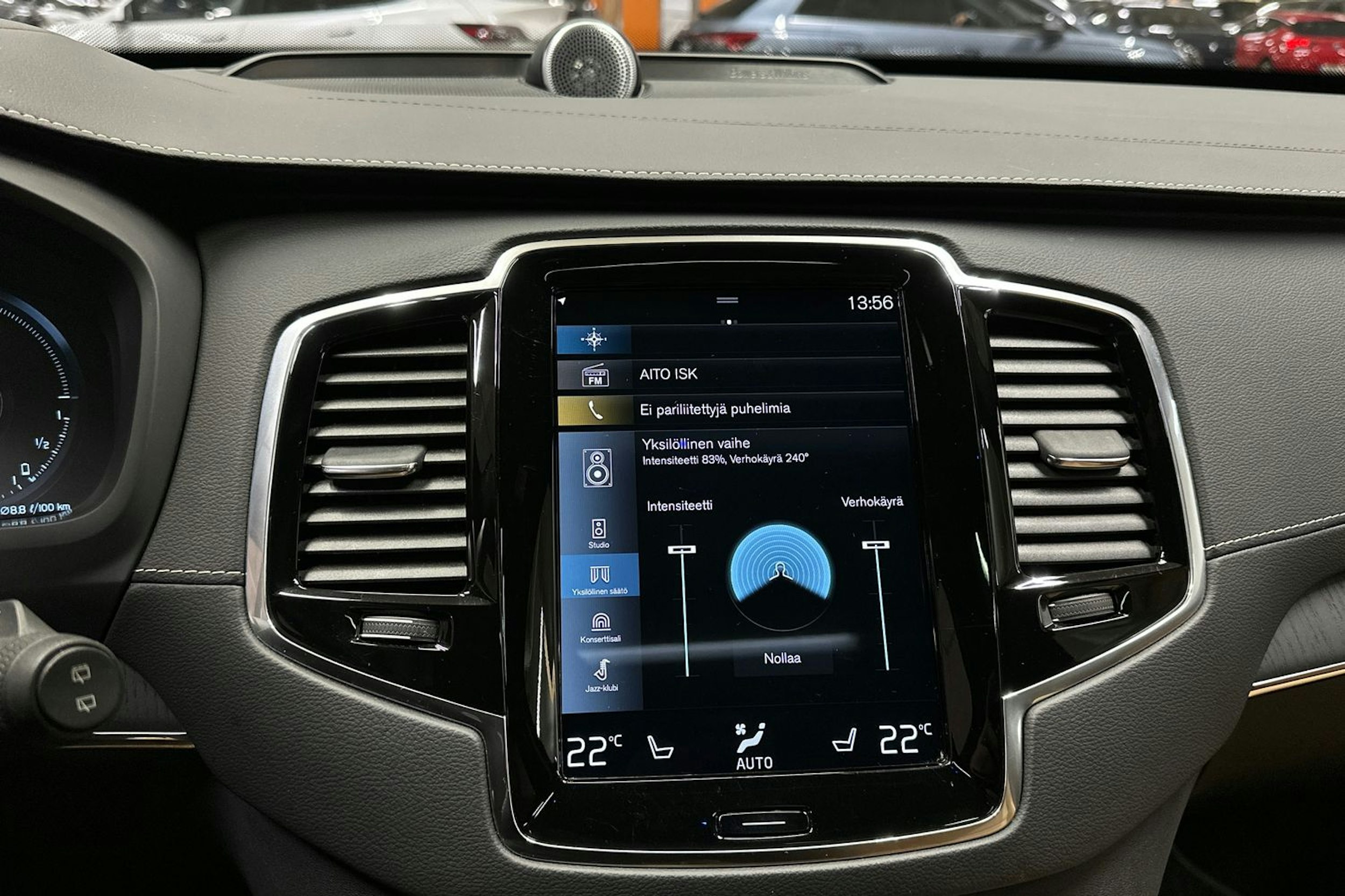 harmaa Volvo XC90 2022 kuva 23.