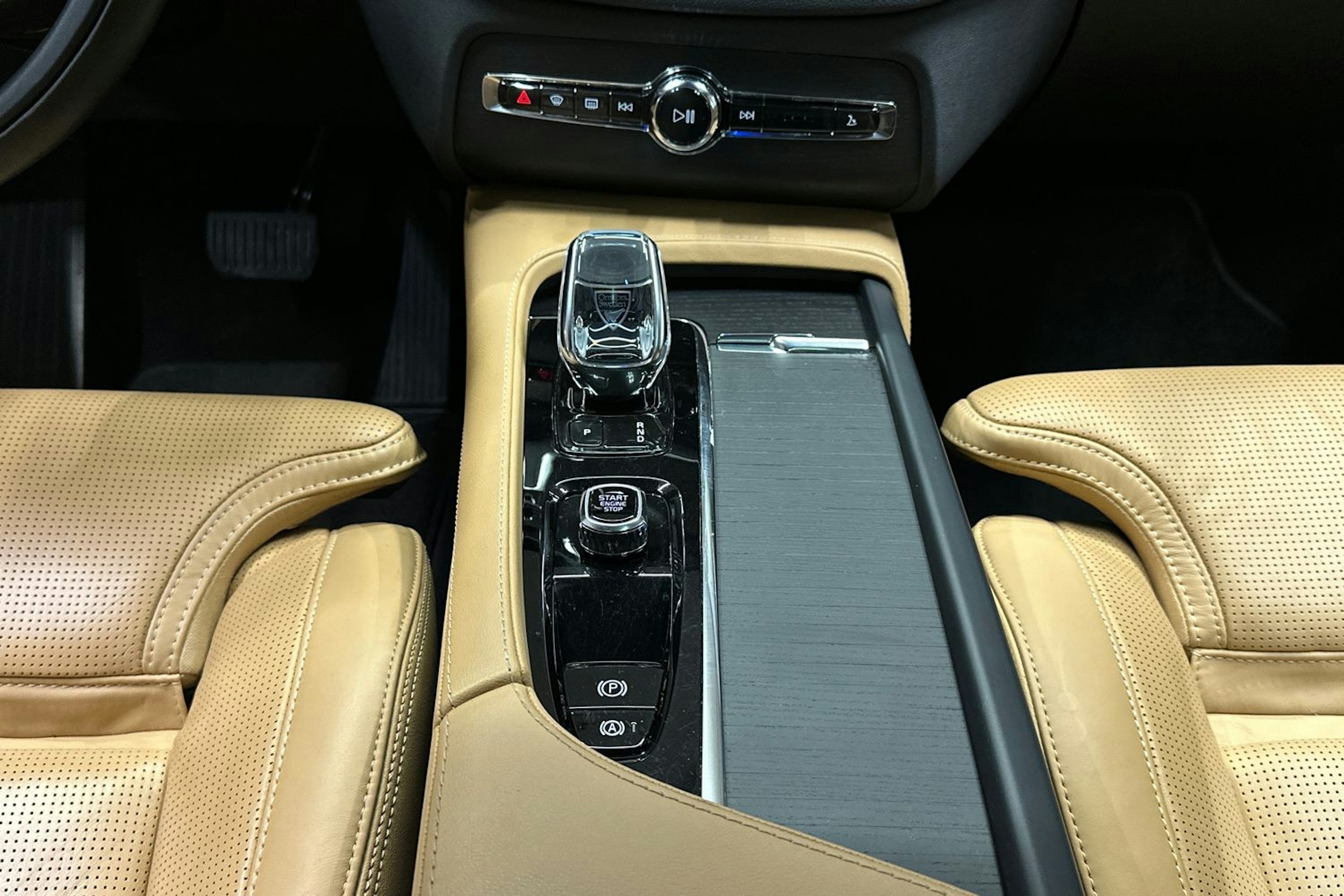 harmaa Volvo XC90 2022 kuva 28.