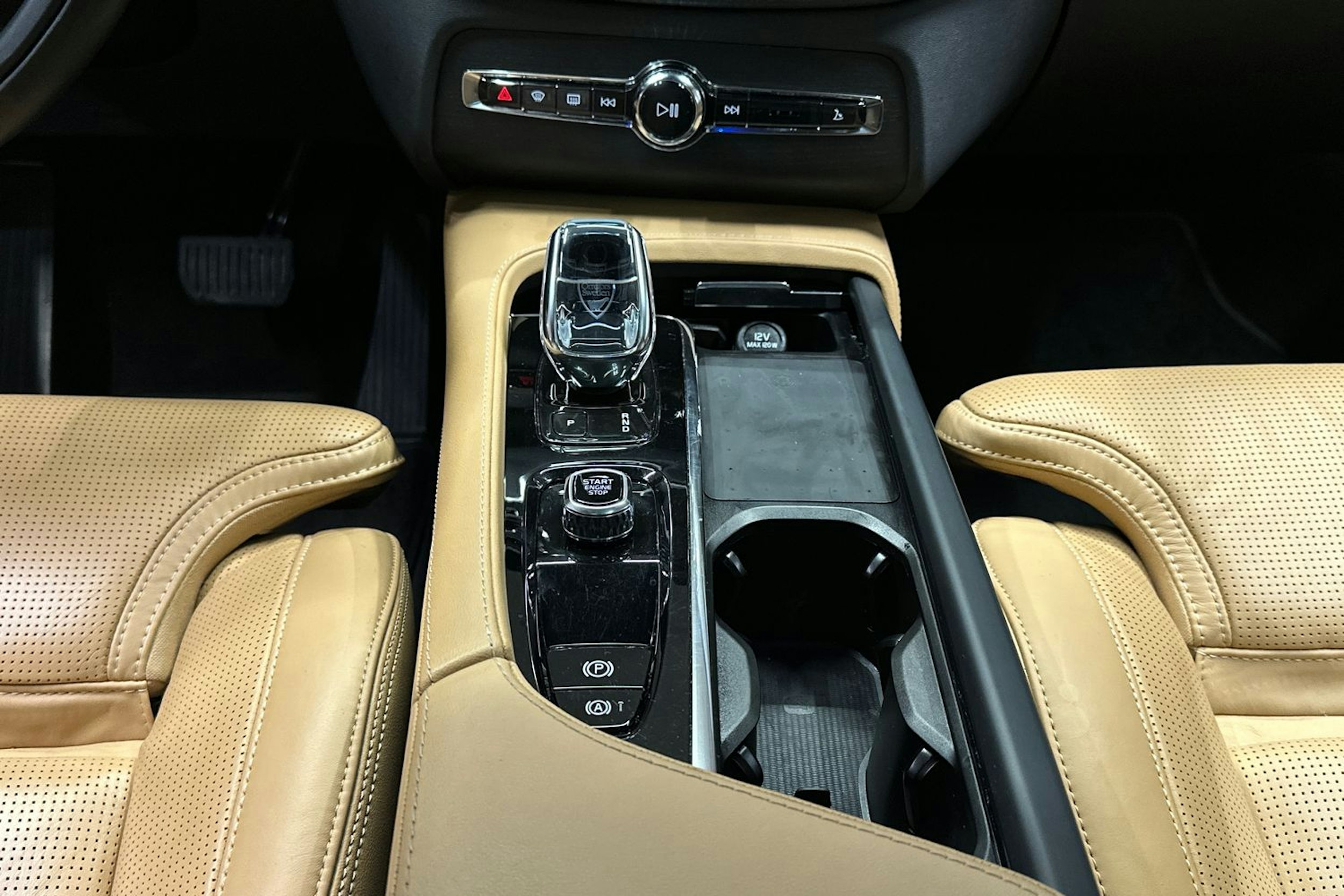 harmaa Volvo XC90 2022 kuva 29.