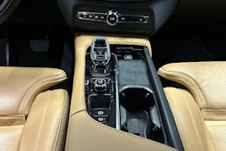 harmaa Volvo XC90 2022 kuva 29.