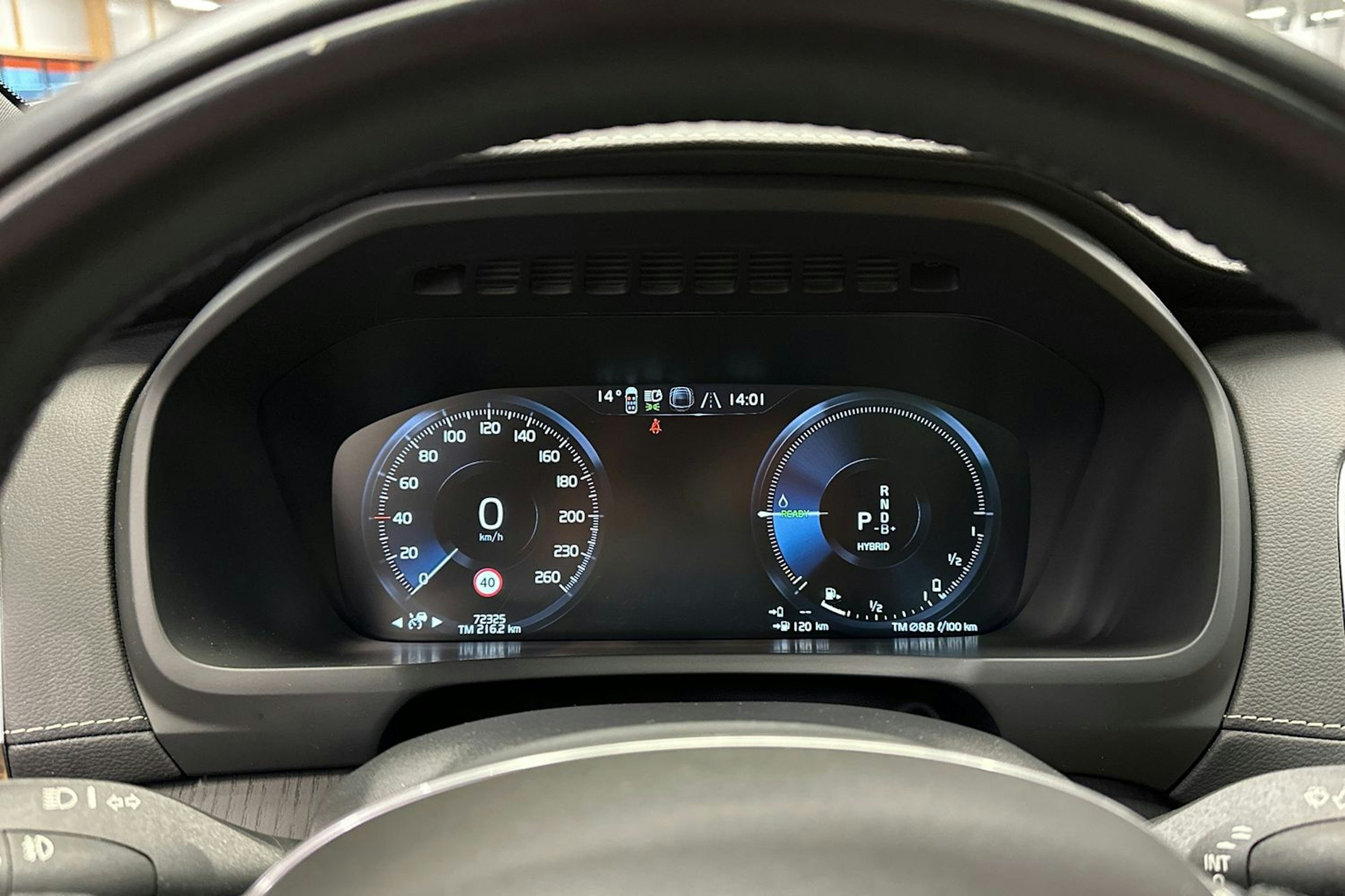 harmaa Volvo XC90 2022 kuva 32.