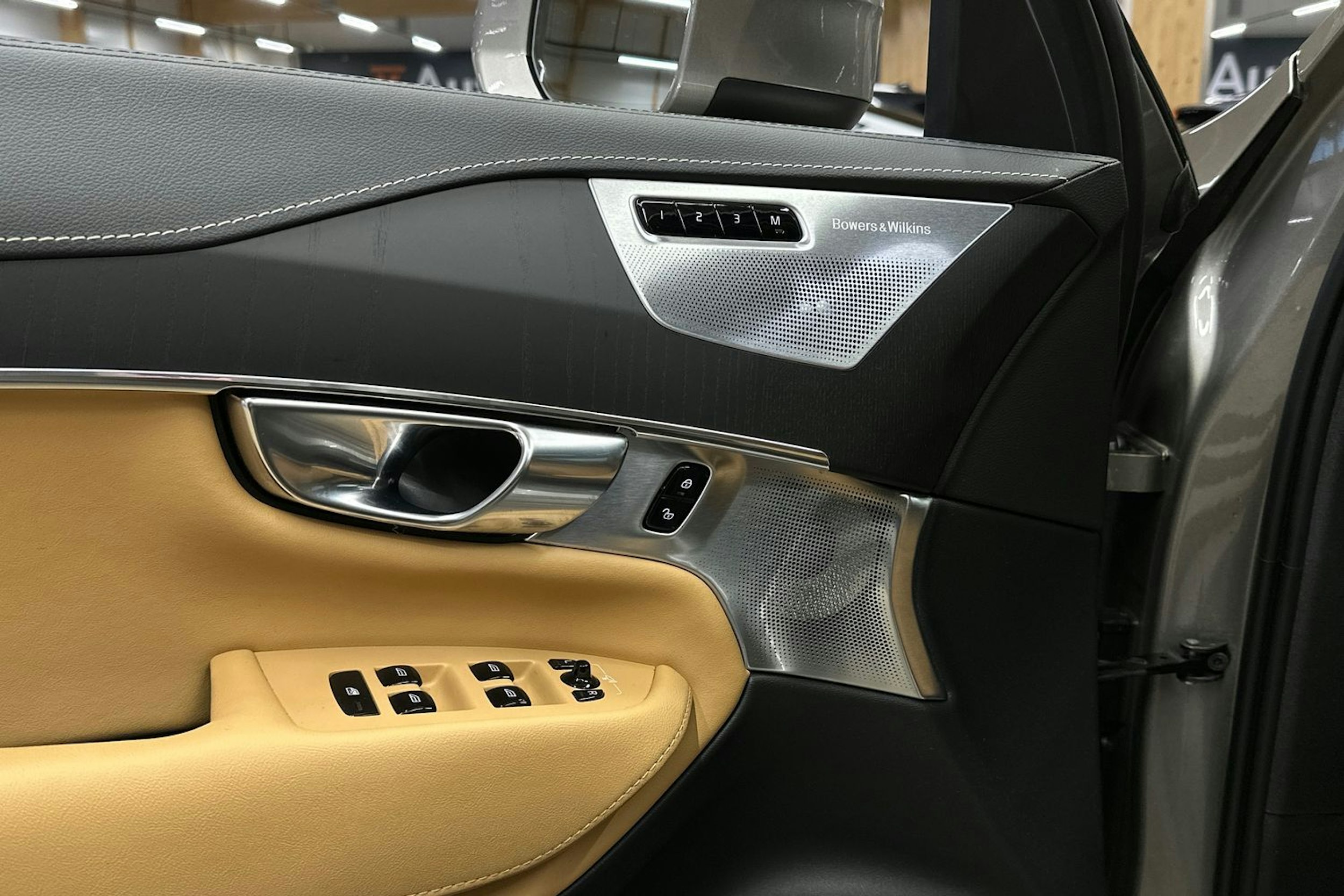 harmaa Volvo XC90 2022 kuva 34.