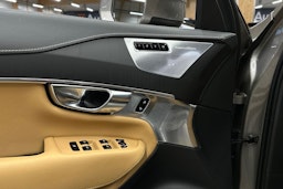 harmaa Volvo XC90 2022 kuva 34.