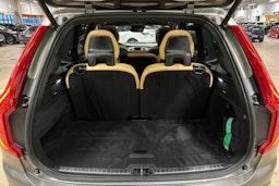 harmaa Volvo XC90 2022 kuva 35.