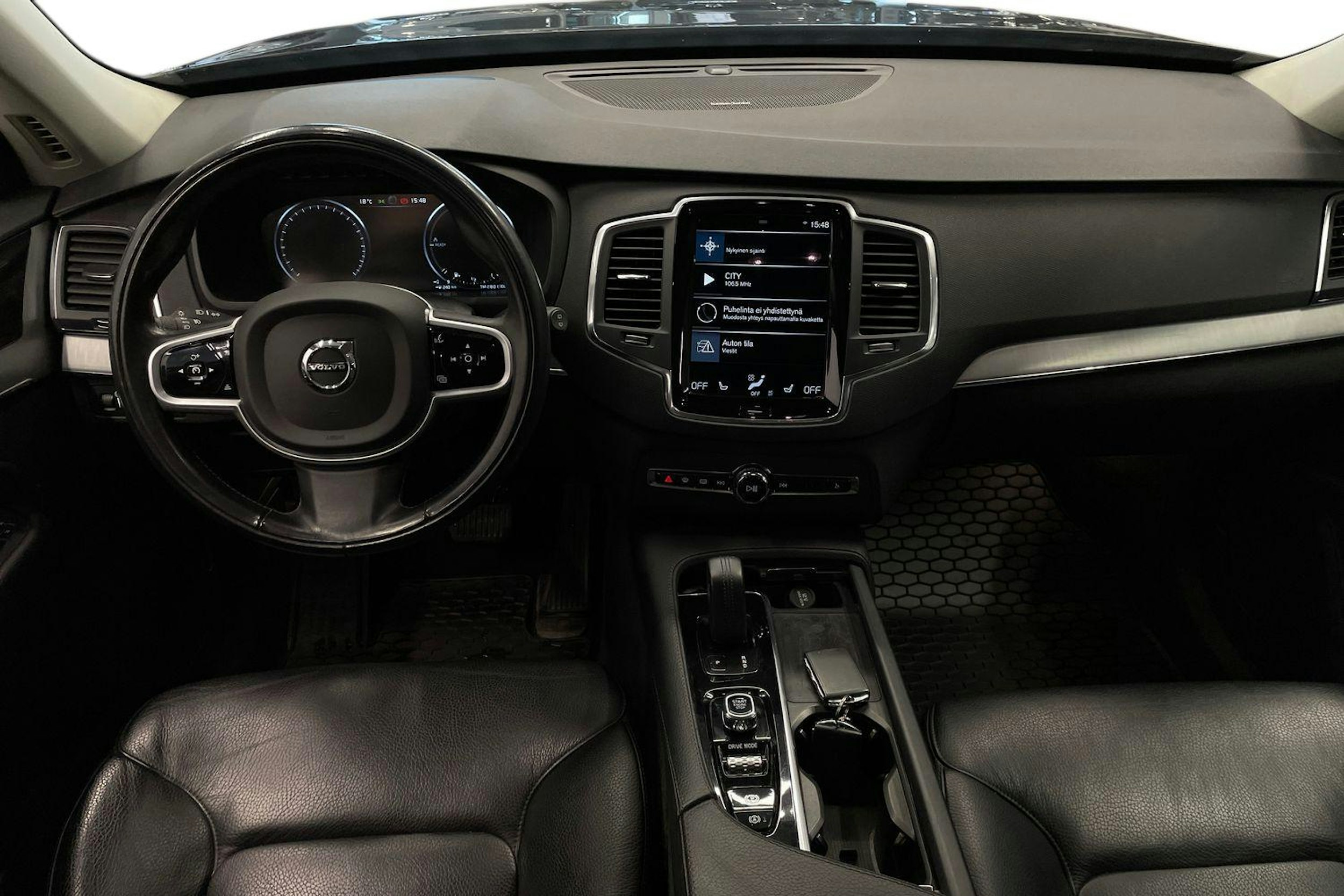 musta Volvo XC90 2021 kuva 7.