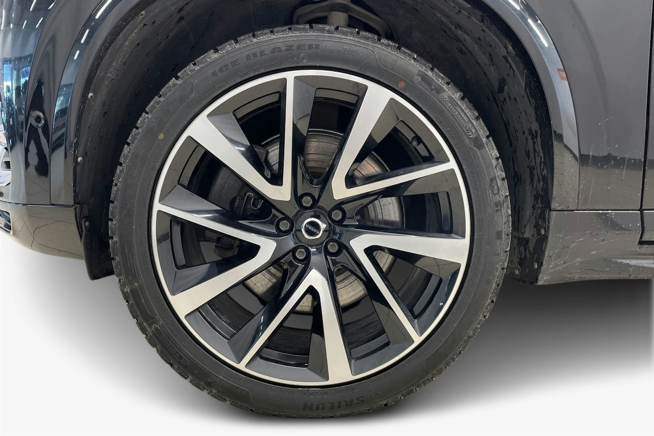 musta Volvo XC90 2021 kuva 9.