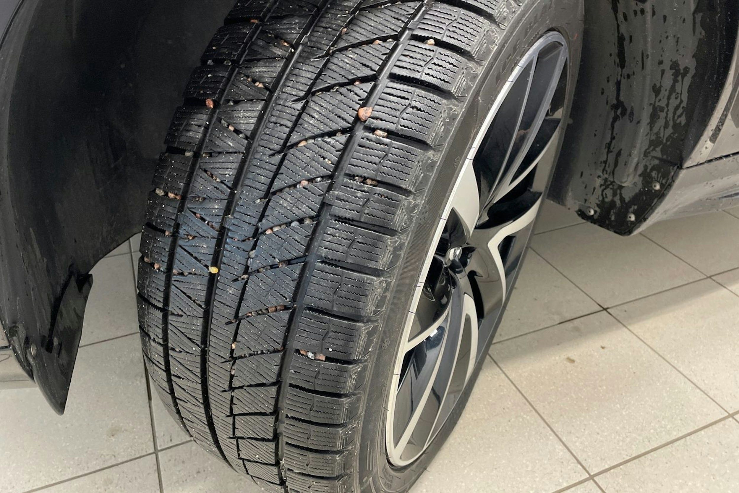 musta Volvo XC90 2021 kuva 10.