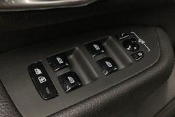 musta Volvo XC90 2021 kuva 11.