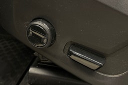 musta Volvo XC90 2021 kuva 12.