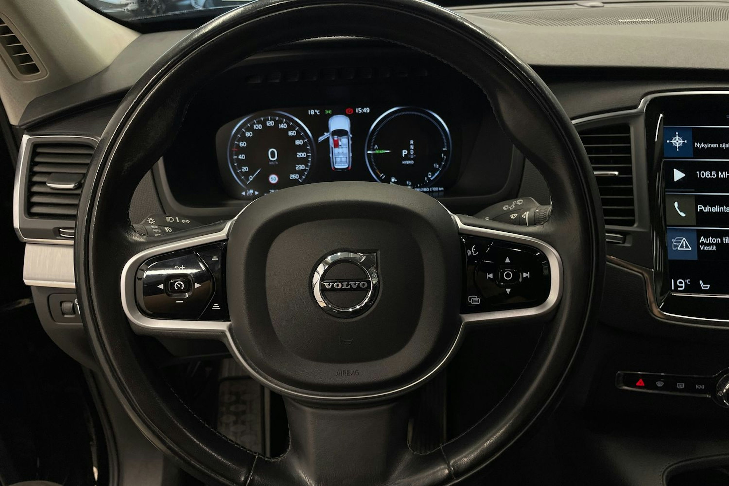 musta Volvo XC90 2021 kuva 13.