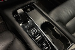 musta Volvo XC90 2021 kuva 16.