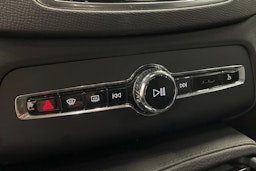 musta Volvo XC90 2021 kuva 17.