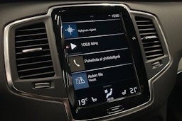 musta Volvo XC90 2021 kuva 18.