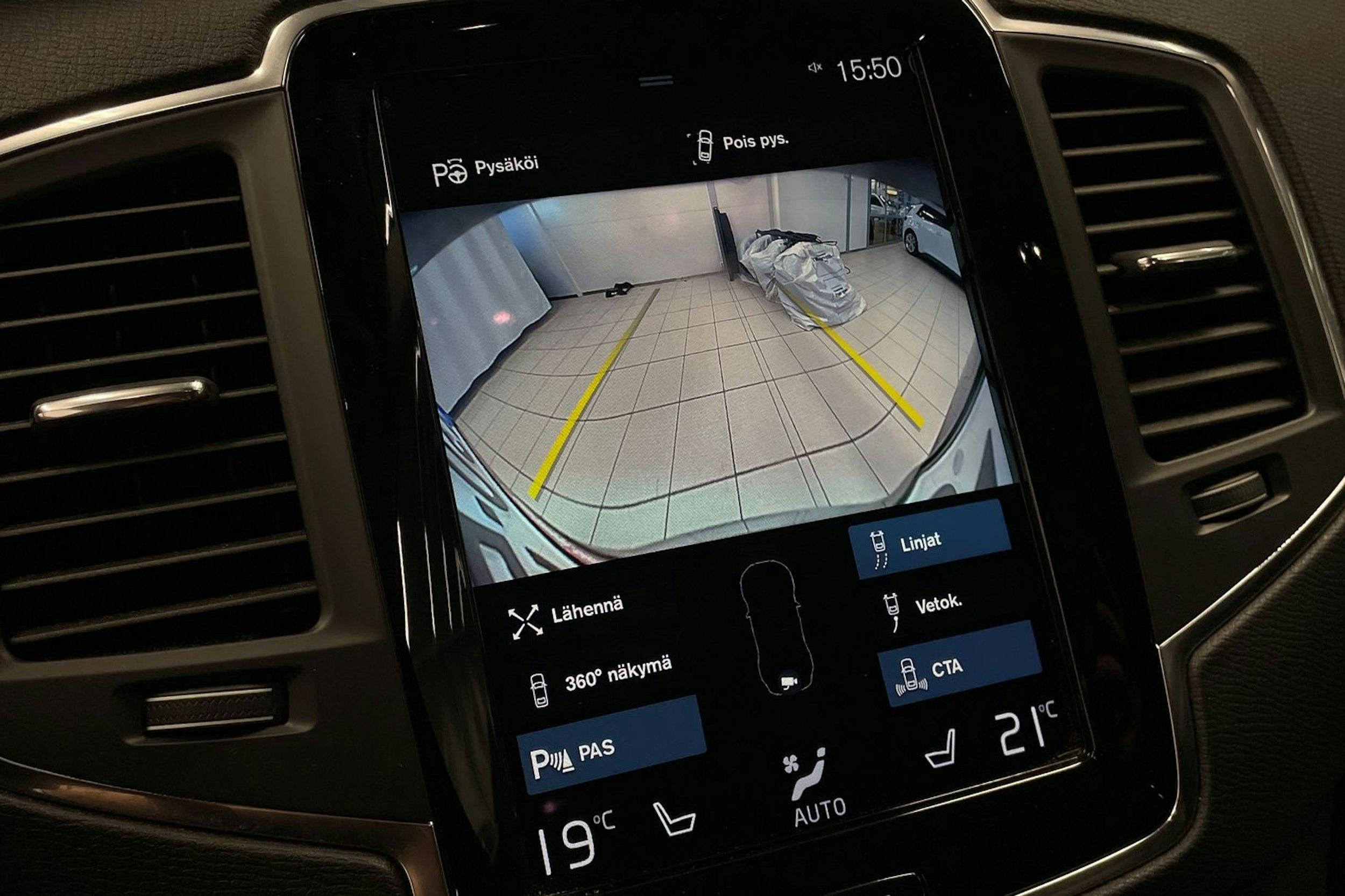 musta Volvo XC90 2021 kuva 19.